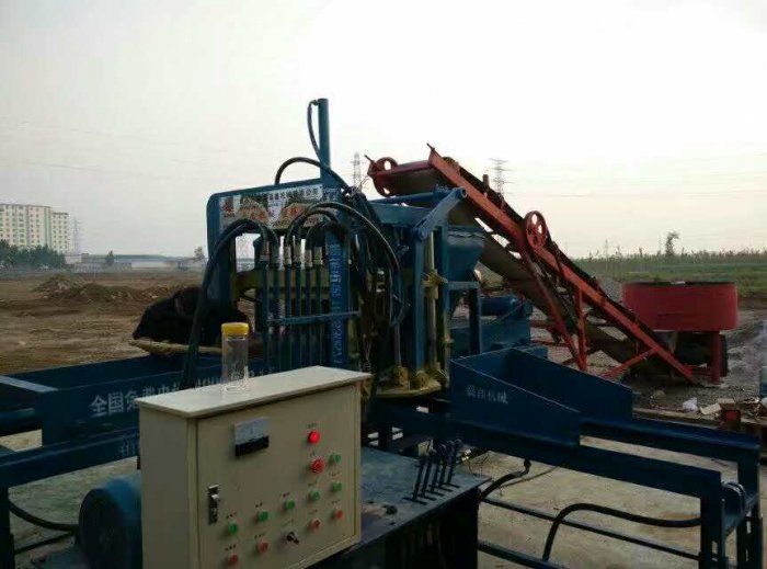 液壓磚機(jī)客戶現(xiàn)場案例四